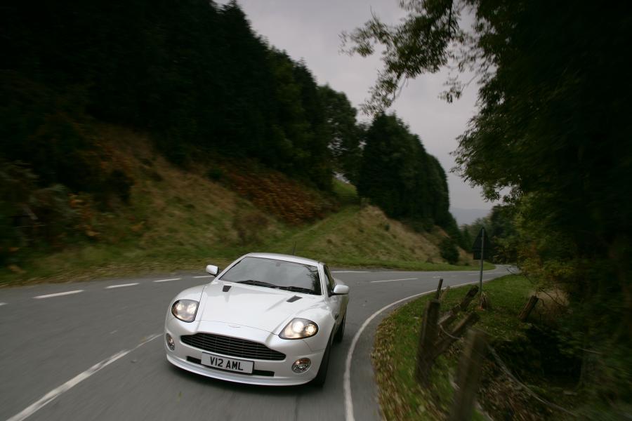  Aston Martin V12 Vanquish S 2004 года  (UK) (фото 33 из 37)